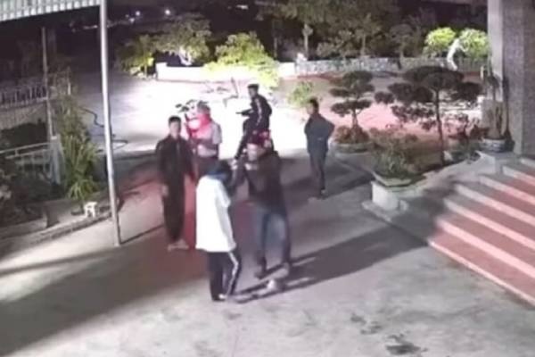 Nguyen nhan nu sinh o Hai Duong bi bo va chu bao hanh gay thuong tich hinh anh