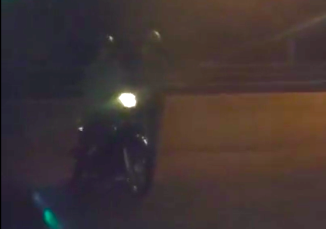 Dieu tra 2 con do dap kinh, rach lop hang loat xe taxi hinh anh