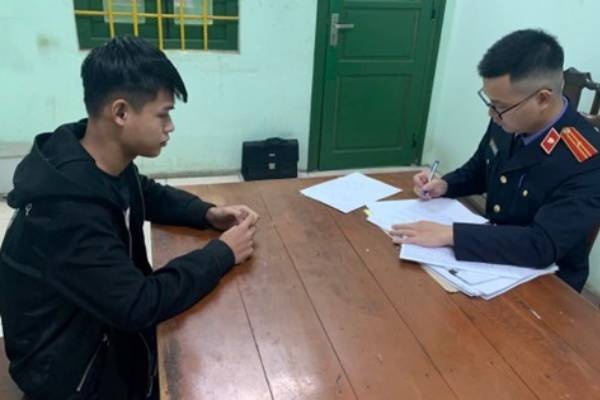 Nhom thanh nien Hai Duong mang kiem sang Bac Ninh trom tien cong duc hinh anh