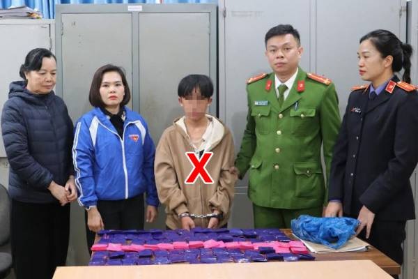 Bat vu van chuyen 18.000 vien ma tuy tong hop hinh anh