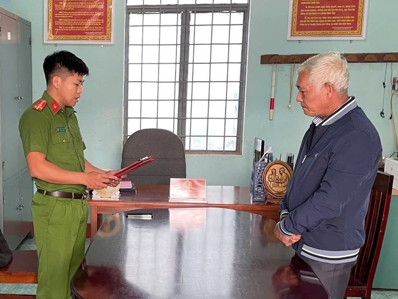 Nha bao rom,  Lua chay an anh 1