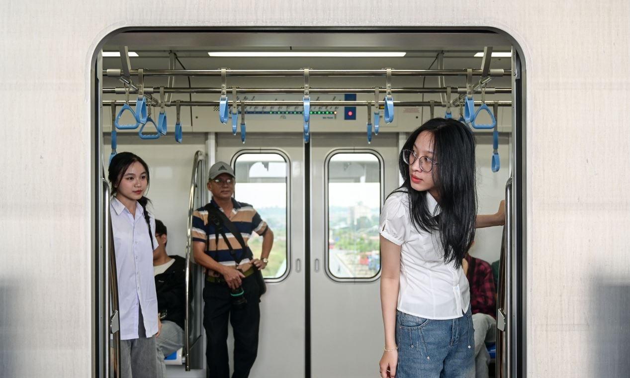 6 dieu cam ky khi di tau metro so 1 TP.HCM hinh anh