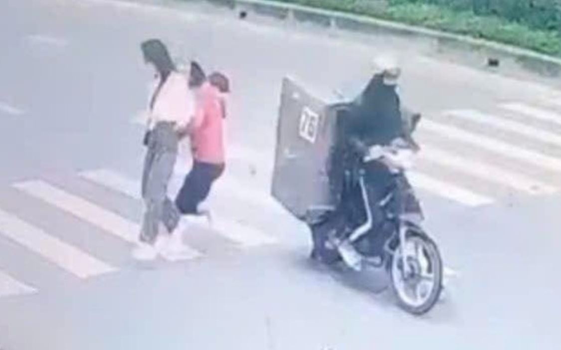 Tim nguoi lai xe may tong nu tiep vien xe buyt bat dong o TP.HCM hinh anh