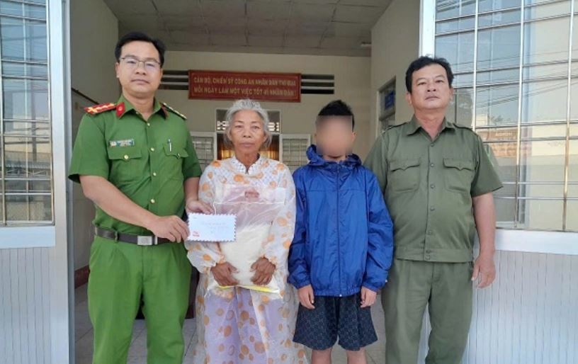 Be trai 12 tuoi di lac tu Ben Tre sang Dong Thap hinh anh