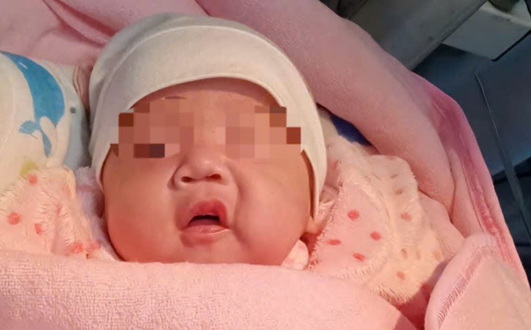 Be so sinh bi bo roi kem mau giay 'khong nuoi duoc vi con con di hoc' hinh anh