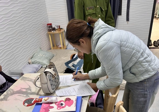 Bat nu quai,  Lua dao hang ty anh 2