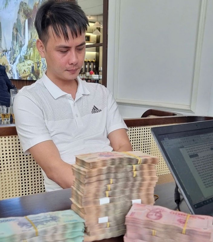 Phi cong tre,  Tung clip nhay cam anh 1