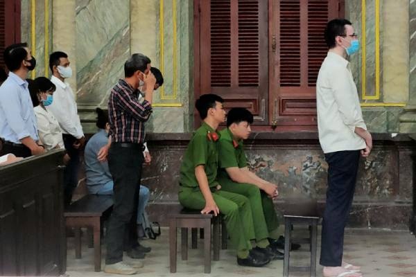 Cho vay voi lai suat 'cat co', ong trum nguoi nuoc ngoai lanh an hinh anh