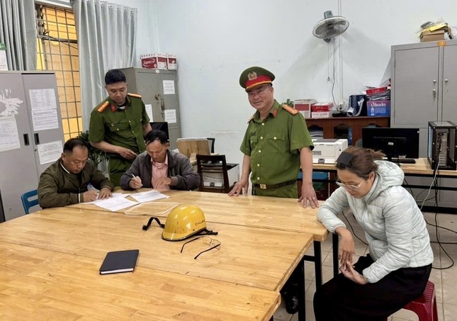 Bat 'nu quai' lua dao hang ty dong cua nhieu giao vien hinh anh