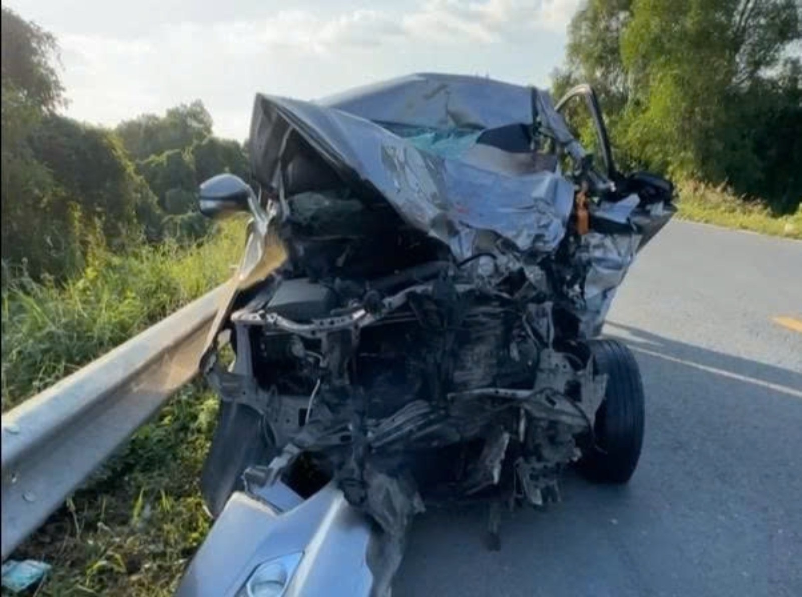 Oto 7 cho bien dang sau cu tong truc dien xe tai, tai xe tu vong hinh anh