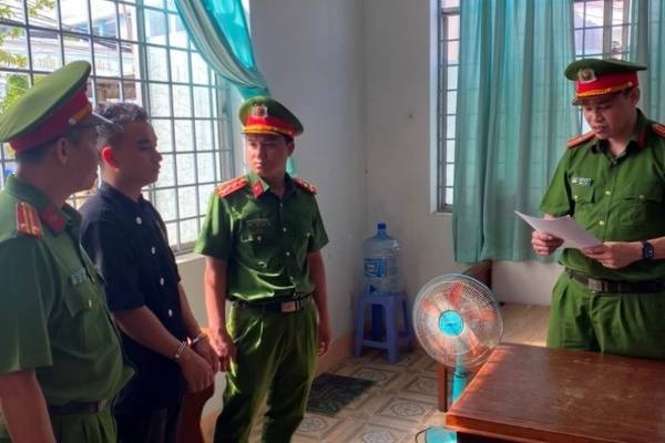 Vụ cháy tàu cá,  Thiệt hại 40 tỷ,  Đóng tàu Phan Thiết ảnh 1 Vu chay tau ca,  Thiet hai 40 ty,  Dong tau Phan Thiet anh 1