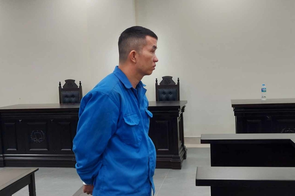Ten trom ngang nhien thue nguoi den cau tai san cua kho chu dem ban hinh anh