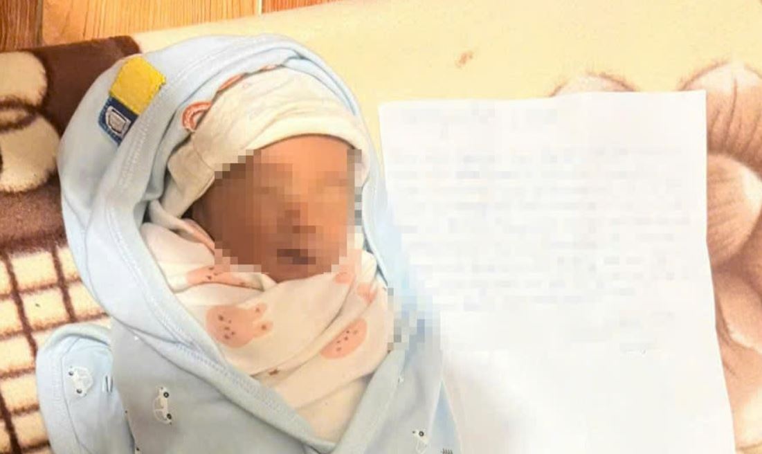 Bo con truoc cong chua, me de lai to giay 'sinh vien nam 3 kho khan' hinh anh