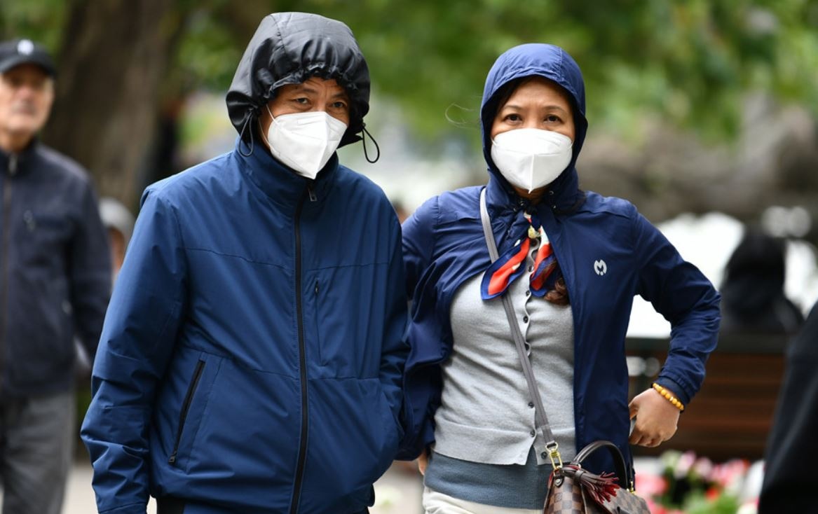 Khong khi lanh tang cuong lien tiep, Ha Noi ret nhat 12 do hinh anh