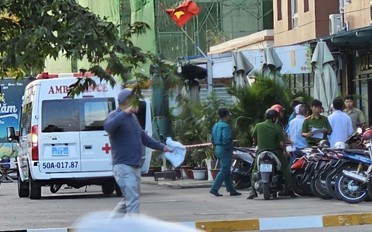 Nguoi dan ong roi tu tang cao chung cu xuong dat tu vong o TP.HCM hinh anh