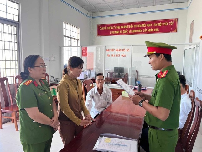 Bat nu chu hui lua hon 11 ty dong hinh anh