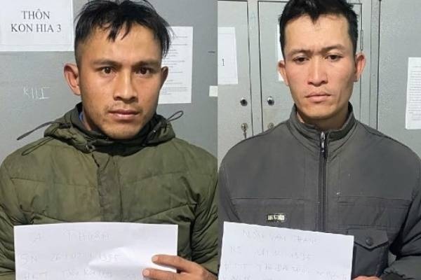 Bat giu 3 doi tuong mang 2 khau sung va 49 vien dan di san hinh anh