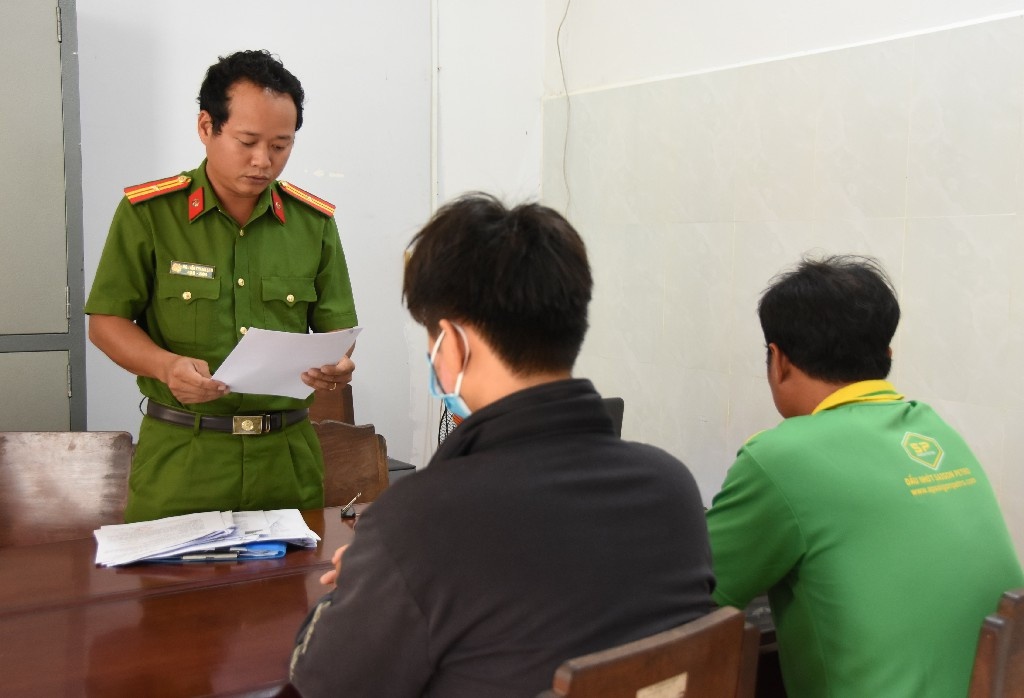 Cha bi khoi to vi giao xe cho con chua du tuoi gay tai nan chet nguoi hinh anh