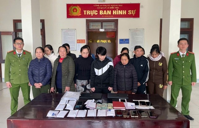 Pha duong day danh bac 150 ty dong co nhieu phu nu tham gia hinh anh