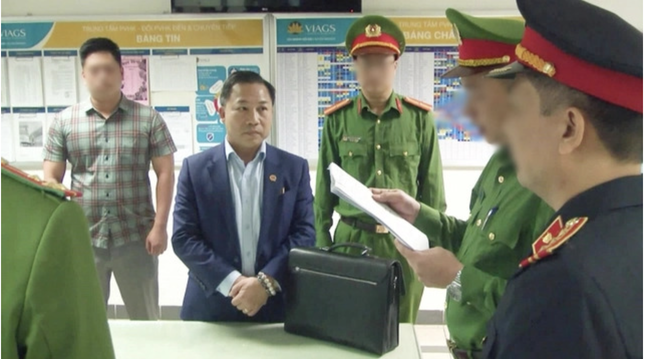 Ong Luu Binh Nhuong bi cao buoc goi y 300.000 USD de can thiep du an hinh anh