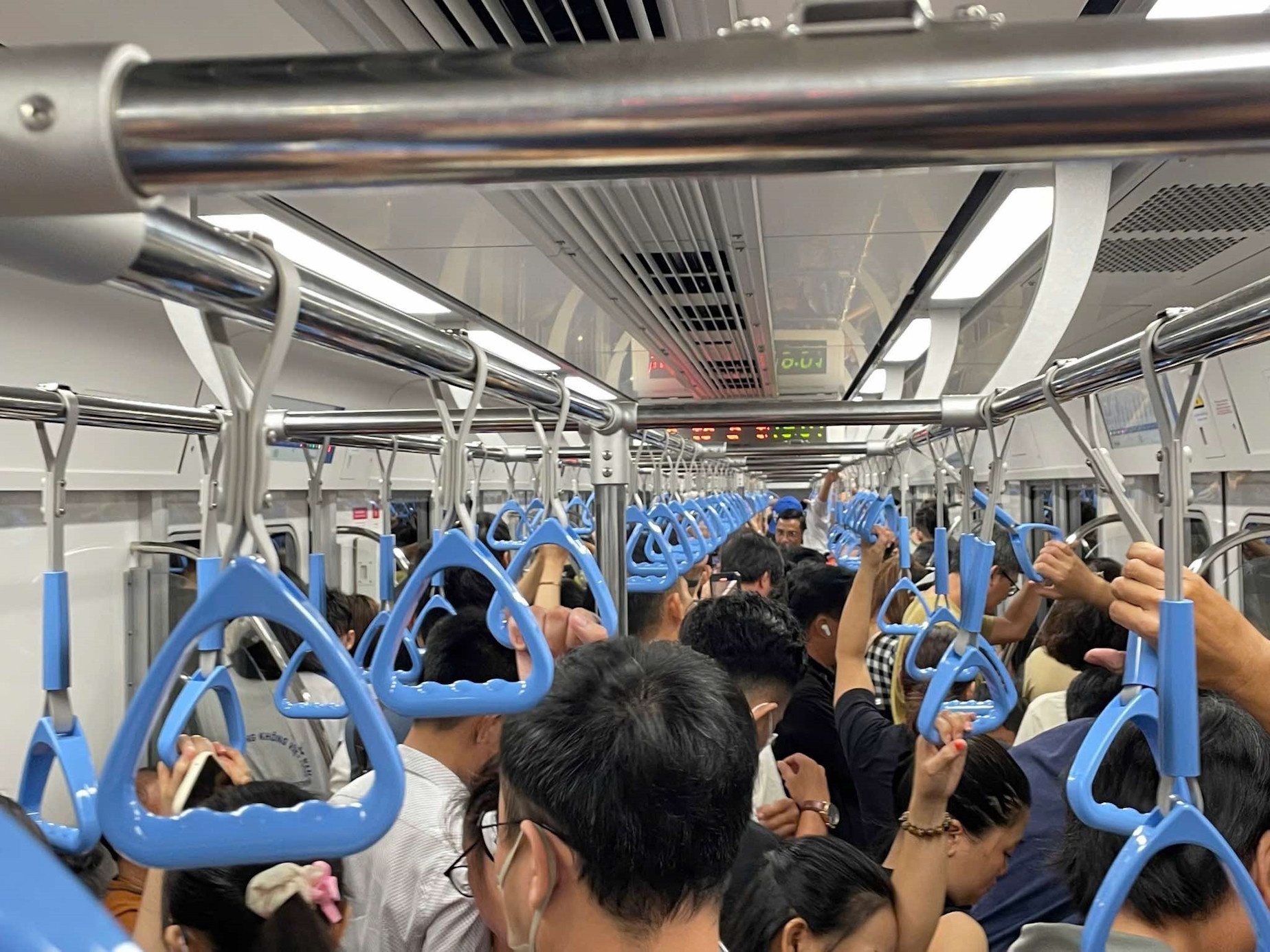 Tau metro so 1 anh 1