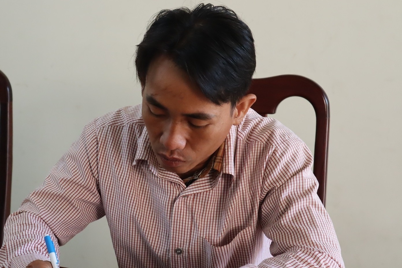 Khoi to nguoi dan ong danh toi tap tai xe xe tai o Binh Phuoc hinh anh