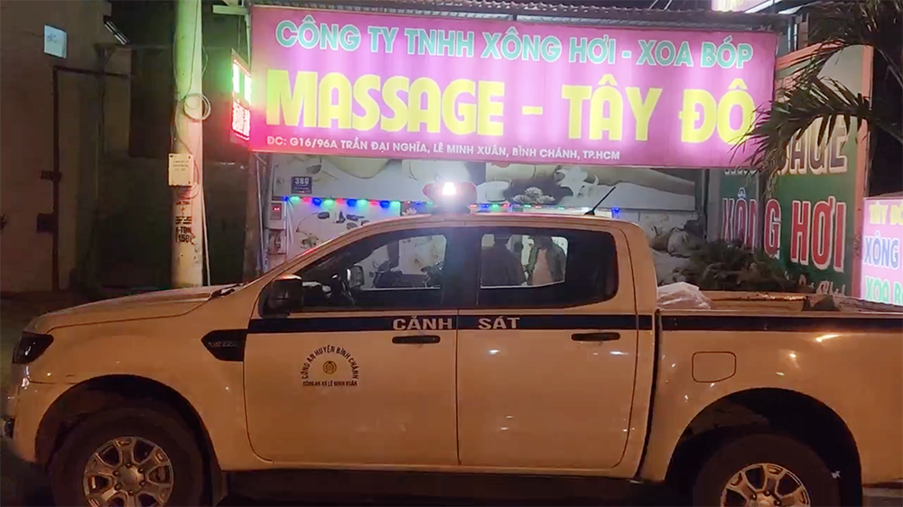 tiep vien ban dam anh 2