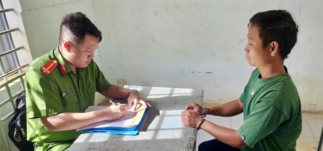 Can ngan,  Vu xich mich anh 1