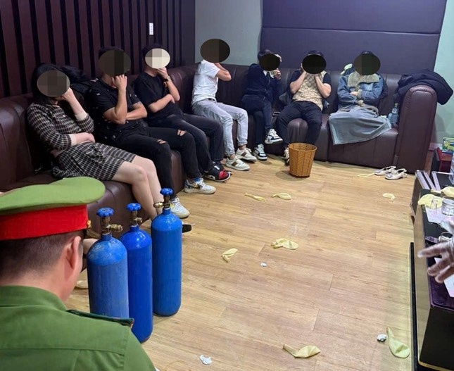 Hít bóng cười,  Sử dụng ma túy,  Quán bar ảnh 2 Hit bong cuoi,  Su dung ma tuy,  Quan bar anh 2