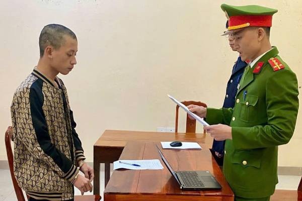 Khoi to doi tuong dam xe vao CSGT o Thai Nguyen hinh anh