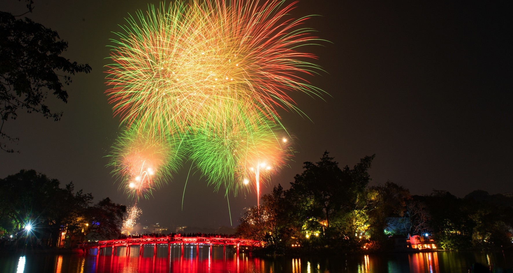 Chi tiet 5 diem ban phao hoa dip Tet Duong lich 2025 hinh anh