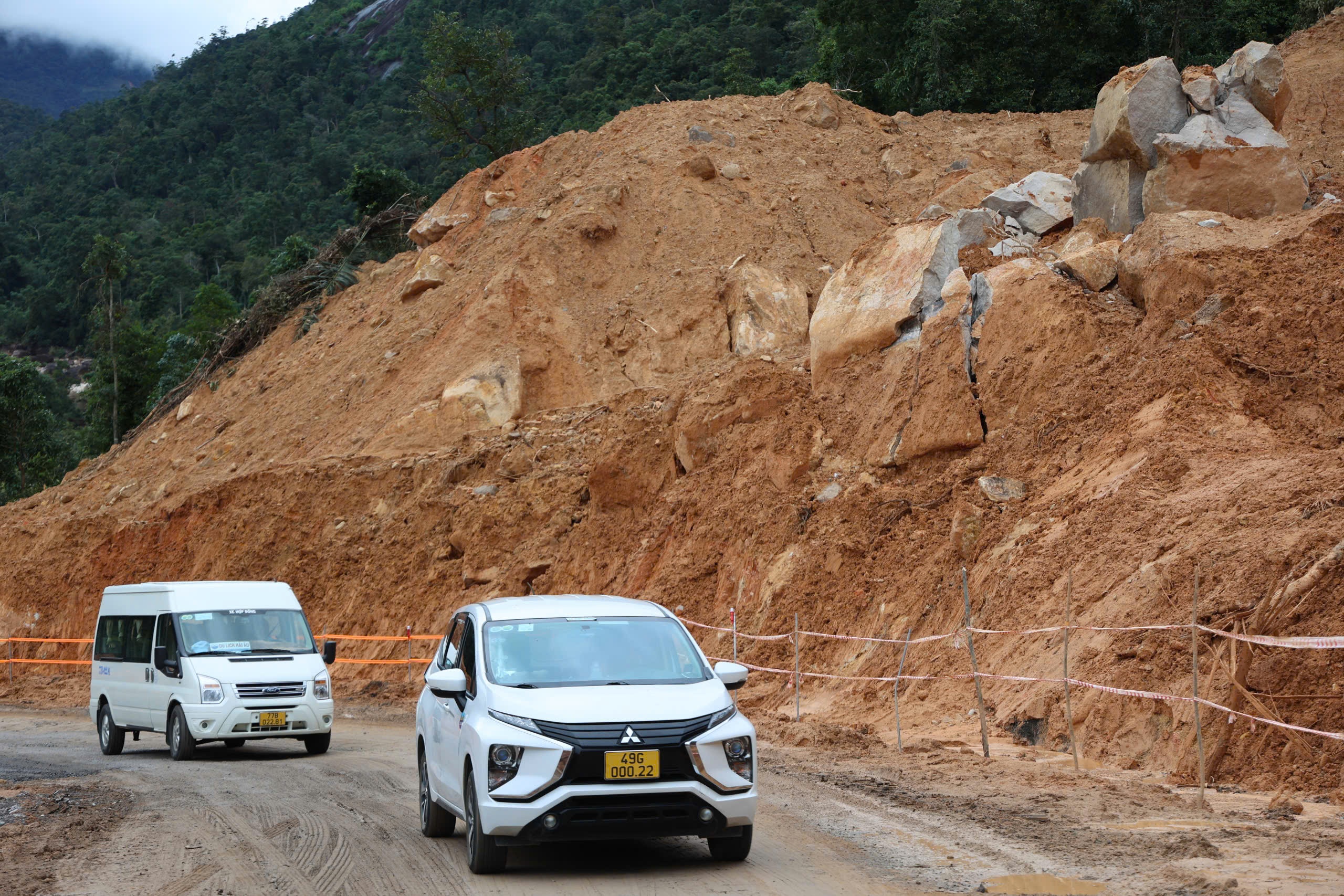 Thong xe hoan toan deo noi Nha Trang - Da Lat tu chieu toi nay hinh anh