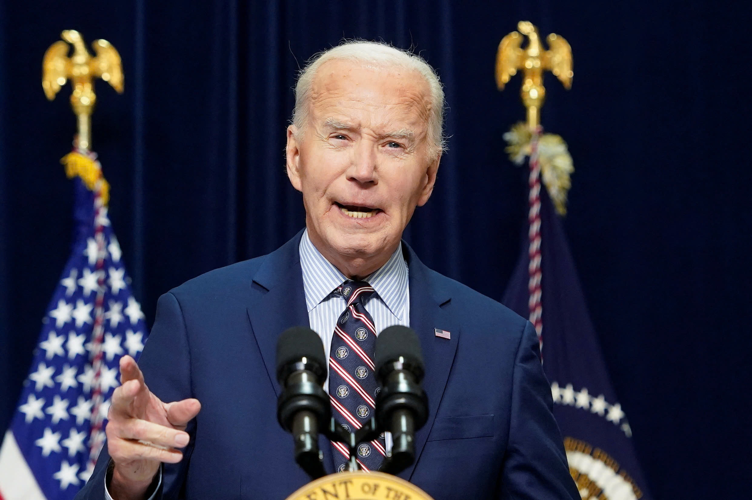 Ong Biden len tieng hinh anh