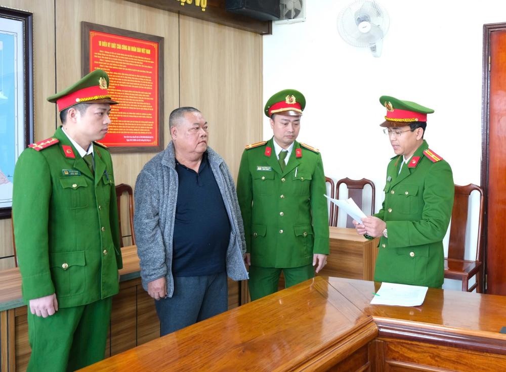 Lam gia ho so dau thau, giam doc doanh nghiep o Ha Tinh bi khoi to hinh anh