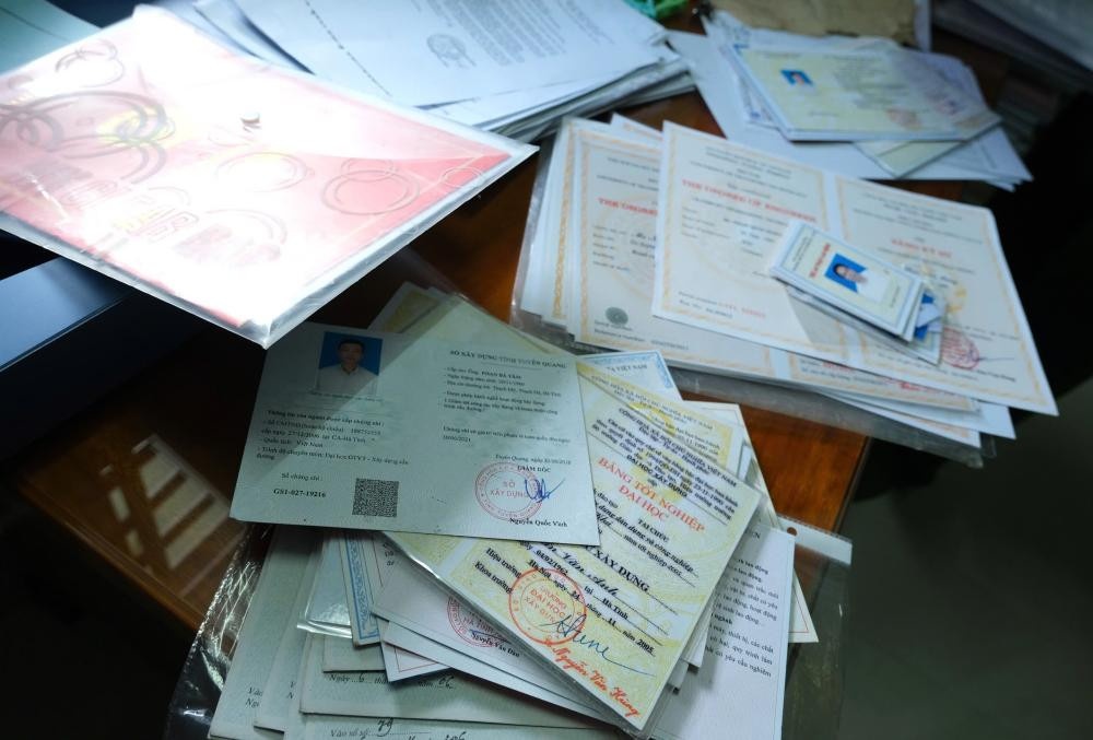 Lam gia ho so,  Cong ty Quoc Hung,  Doanh nghiep Quoc Hung,  Phan Ba Kieng anh 2