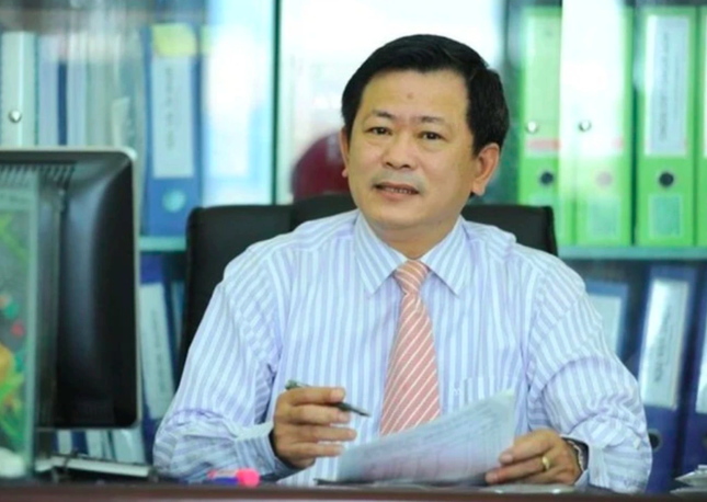 Ong Tran Dinh Trien,  Luat su Vi Dan anh 1