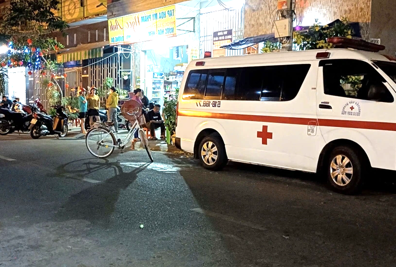 Thi the tai xe taxi phan huy trong phong tro o Binh Duong hinh anh