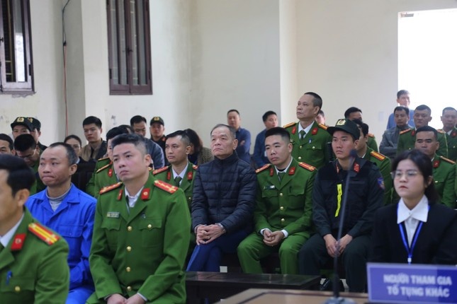 Luu Binh Nhuong,  Le Thanh Van,  Van tai Ha Long,  Cong ty Ha Long,  HTX Hong Van,  Cong ty Sao Do,  Co phan Truong Sinh,  Cong ty Truong Sinh anh 1