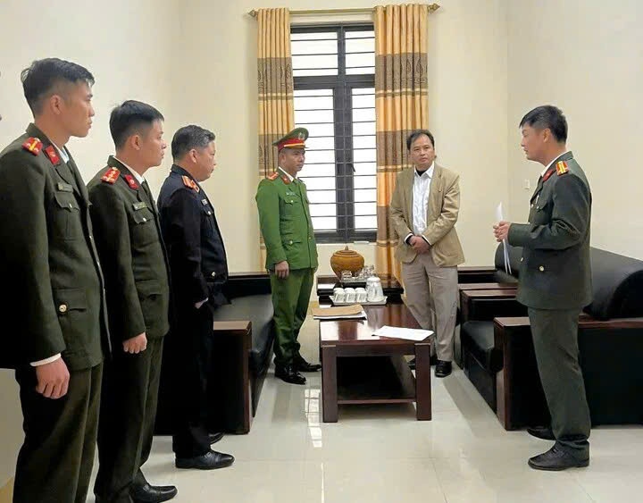 Bat Truong ban va nguyen Truong ban quan ly rung phong ho o Nghe An hinh anh