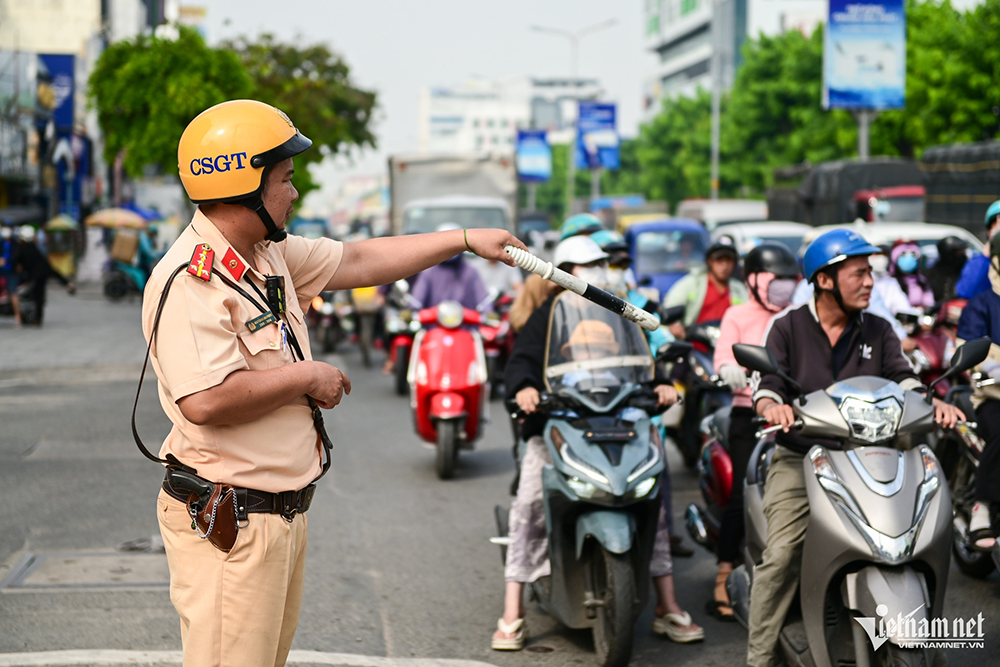 nguoi bao vi pham anh 2