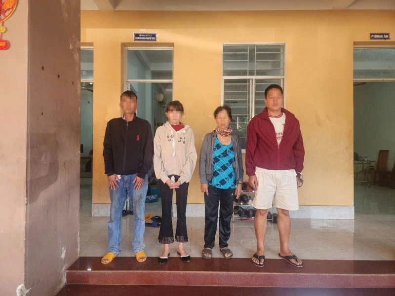 Chu nha nghi va quan ca phe phoi hop dieu gai ban dam hinh anh