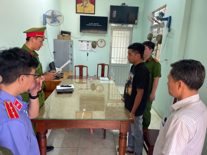 Moc noi,  Can khong cui,  Nhap kho,  Cong ty Kim Tin,  MDF Dong Phu anh 4