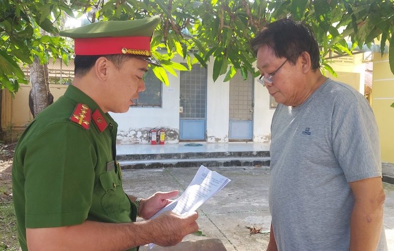 Chu quan tap hoa dam tu vong nguoi vi ghen tuong hinh anh
