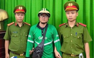 Tam giu tai xe xe om va nhan vien xe buyt au da giua duong o TP.HCM hinh anh