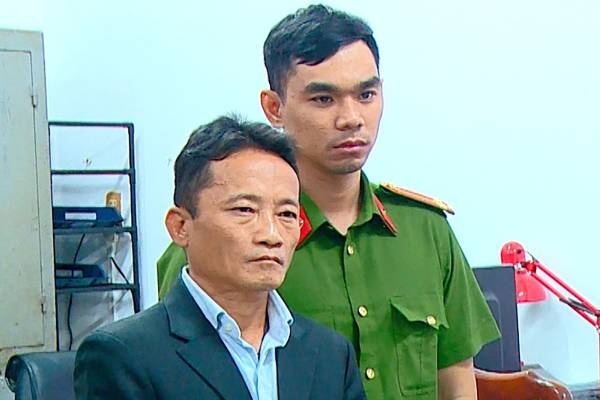 Bat tam giam nguoi di Mercedes rut kiem doa nhan vien moi truong hinh anh