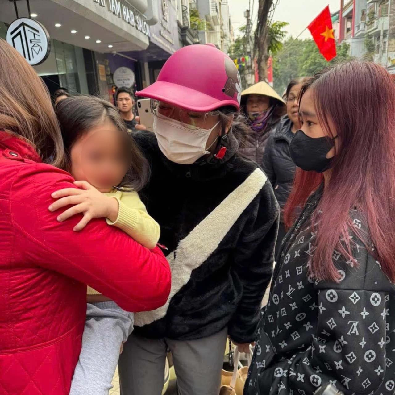 Chau be,  Nghi bi bat coc,  Hai Phong anh 1