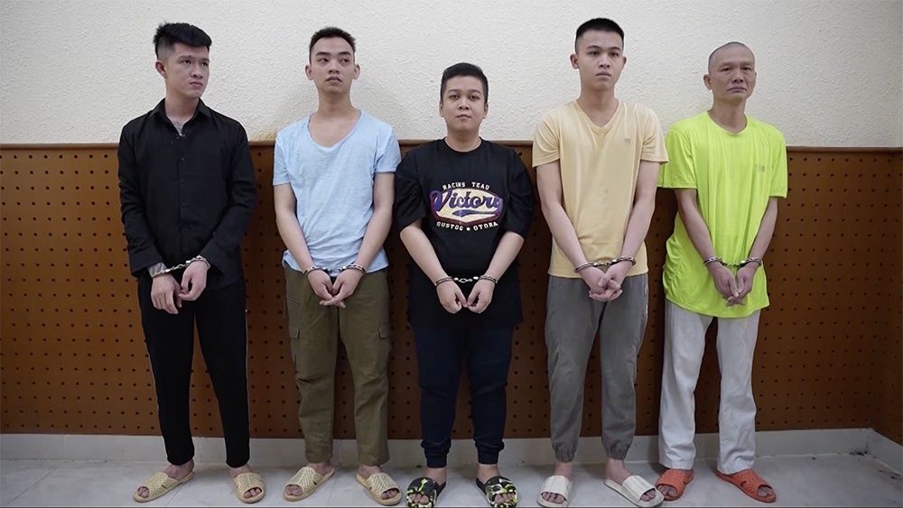 Chuyen an lan theo dau vet nhung ke buon ban sung dan tren mang xa hoi hinh anh