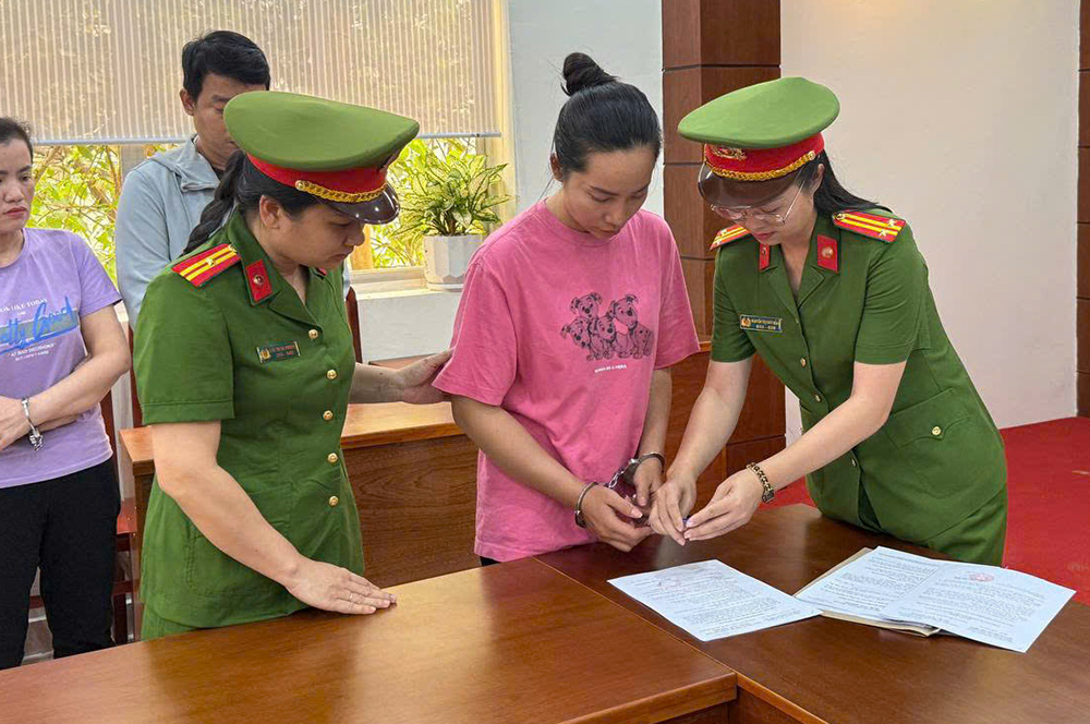 Dot kich o san xuat thuoc gia chua bach benh cua cap vo chong o TP.HCM hinh anh