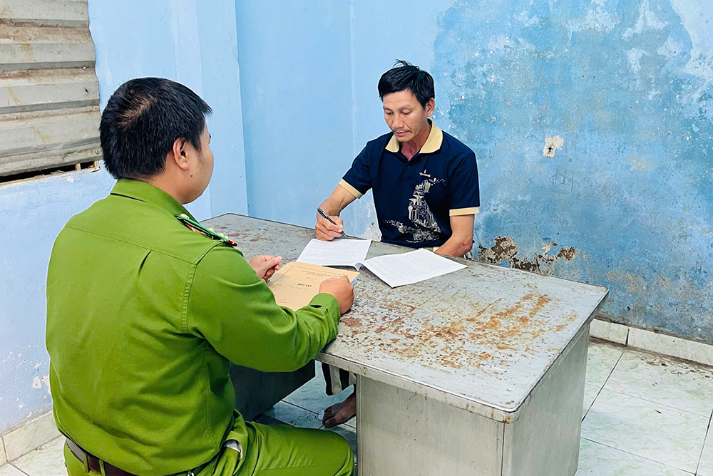 Bat khan cap ke say xin, tan cong canh sat giao thong o TP Thu Duc hinh anh