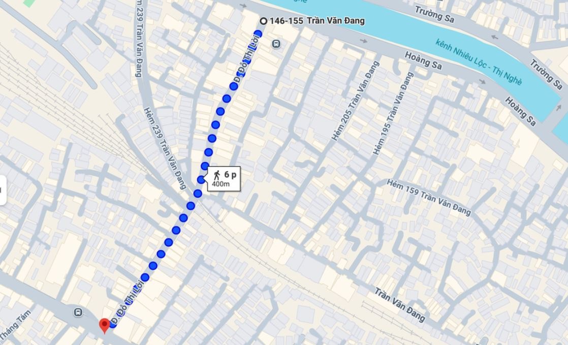 Cam oto luu thong gio cao diem o khu vuc ga Sai Gon dip Tet hinh anh